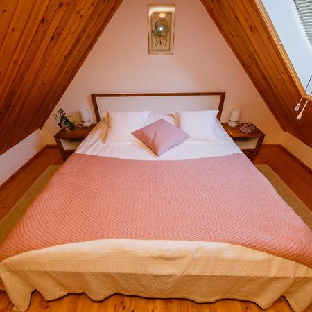 Beautiful Cottage With Heated Pool For 22 Ppl Plaški Exterior foto