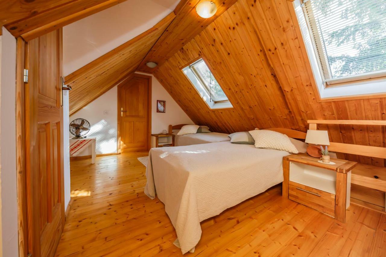 Beautiful Cottage With Heated Pool For 22 Ppl Plaški Exterior foto