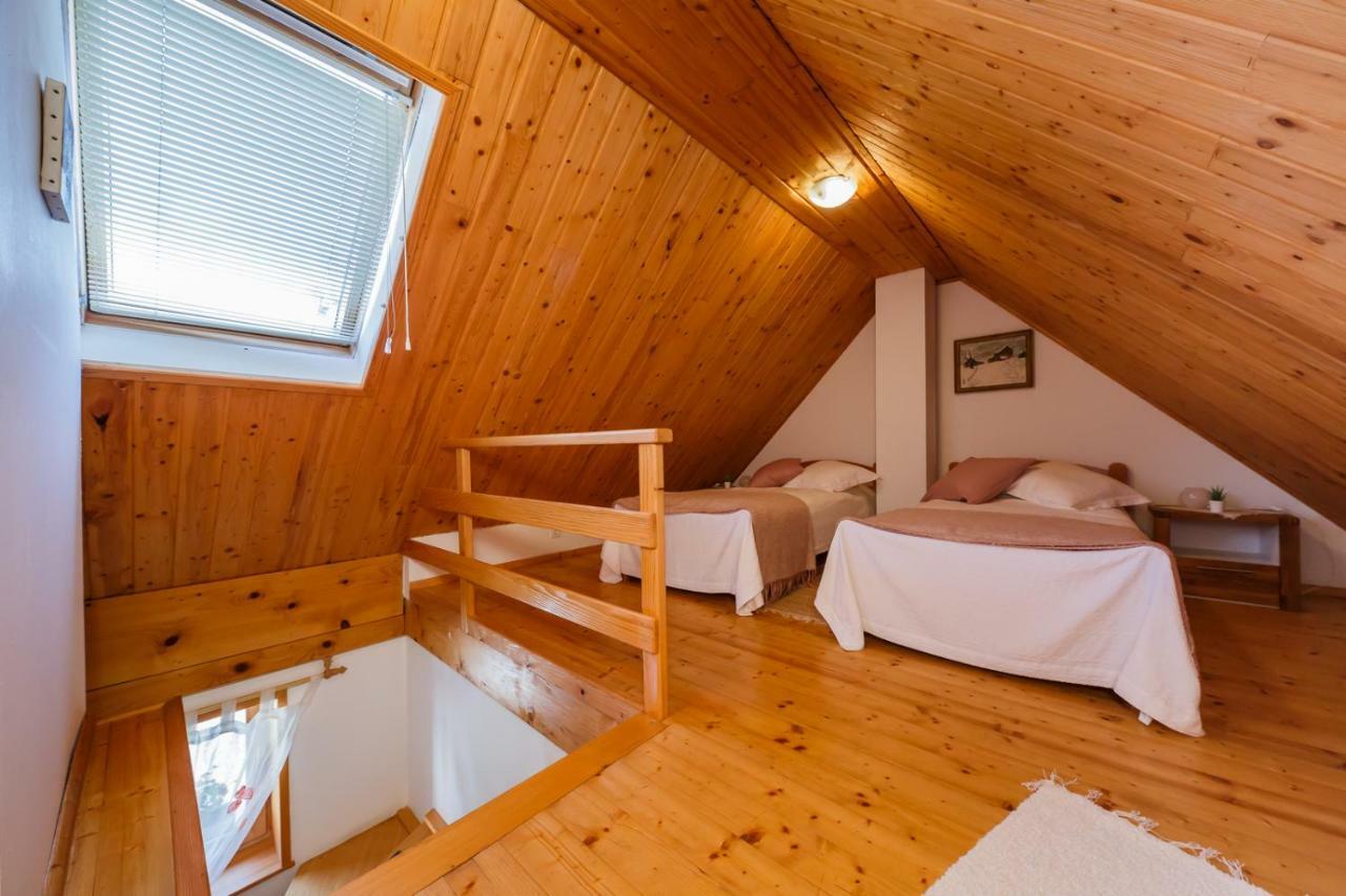 Beautiful Cottage With Heated Pool For 22 Ppl Plaški Exterior foto