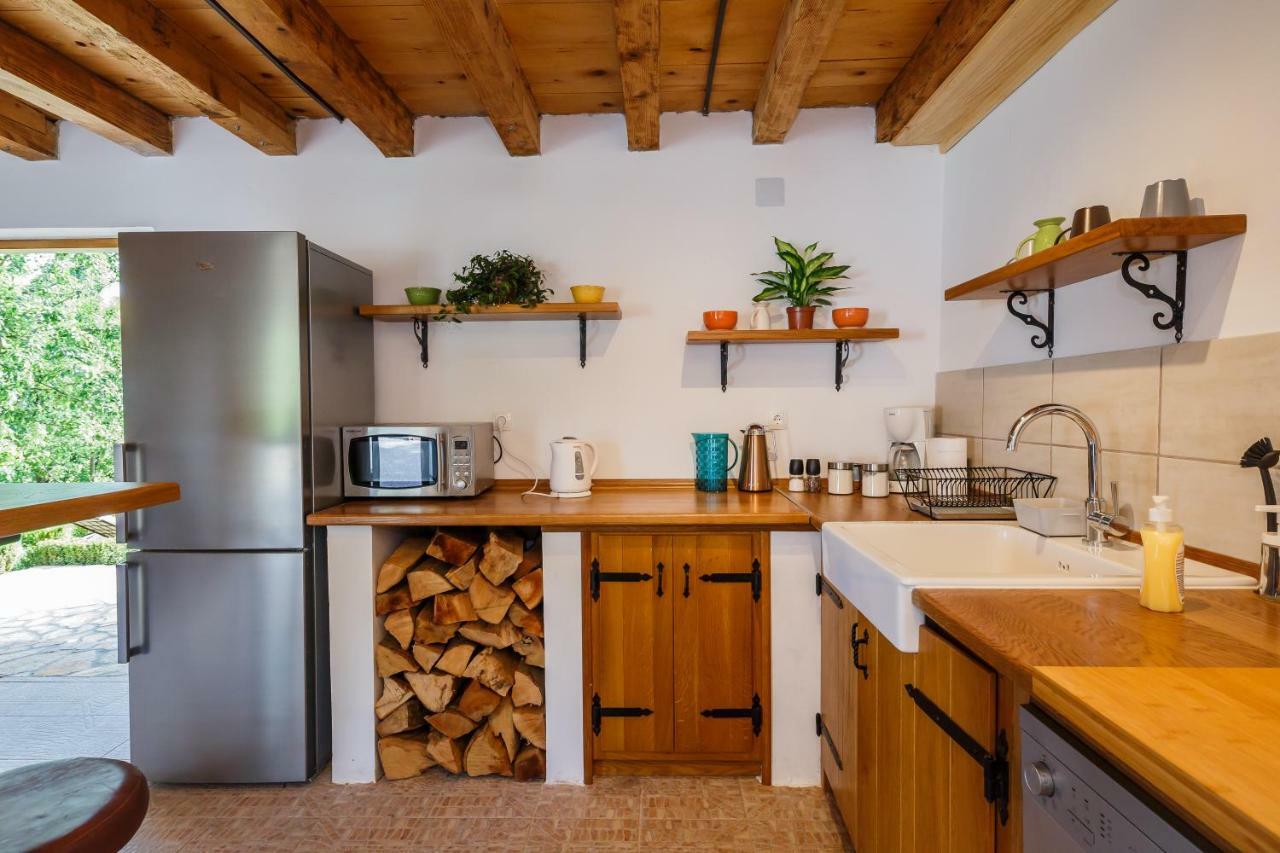 Beautiful Cottage With Heated Pool For 22 Ppl Plaški Exterior foto