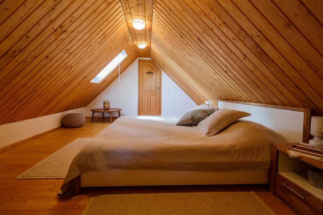 Beautiful Cottage With Heated Pool For 22 Ppl Plaški Exterior foto