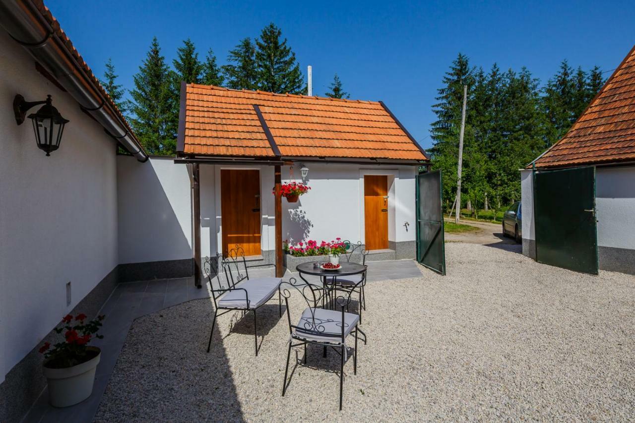 Beautiful Cottage With Heated Pool For 22 Ppl Plaški Exterior foto
