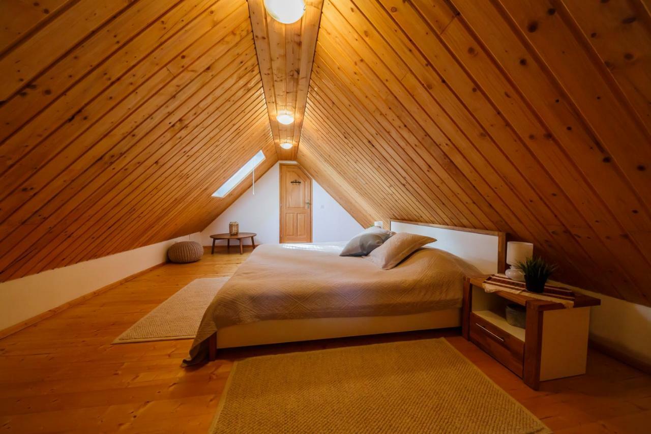 Beautiful Cottage With Heated Pool For 22 Ppl Plaški Exterior foto