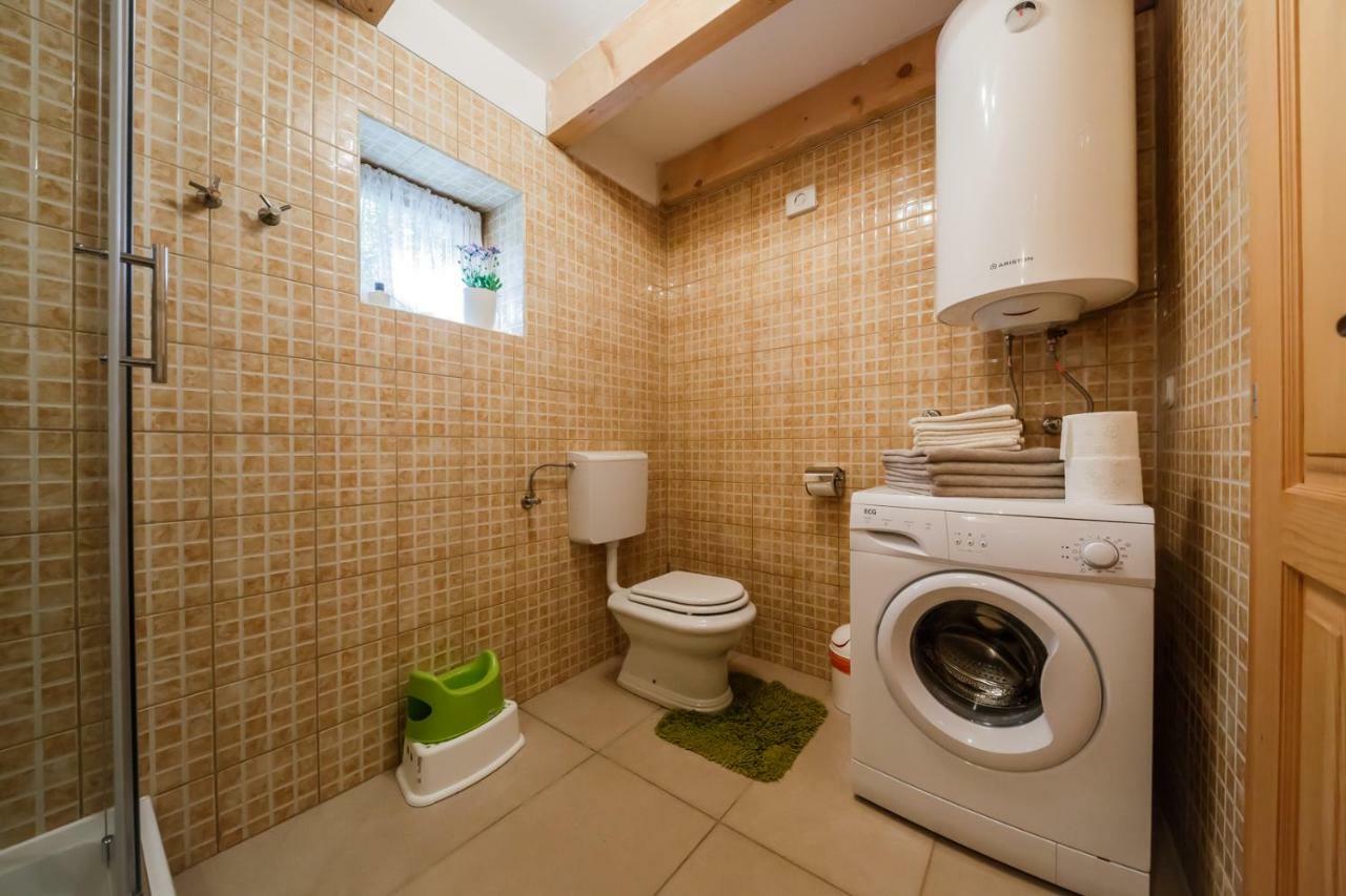 Beautiful Cottage With Heated Pool For 22 Ppl Plaški Exterior foto