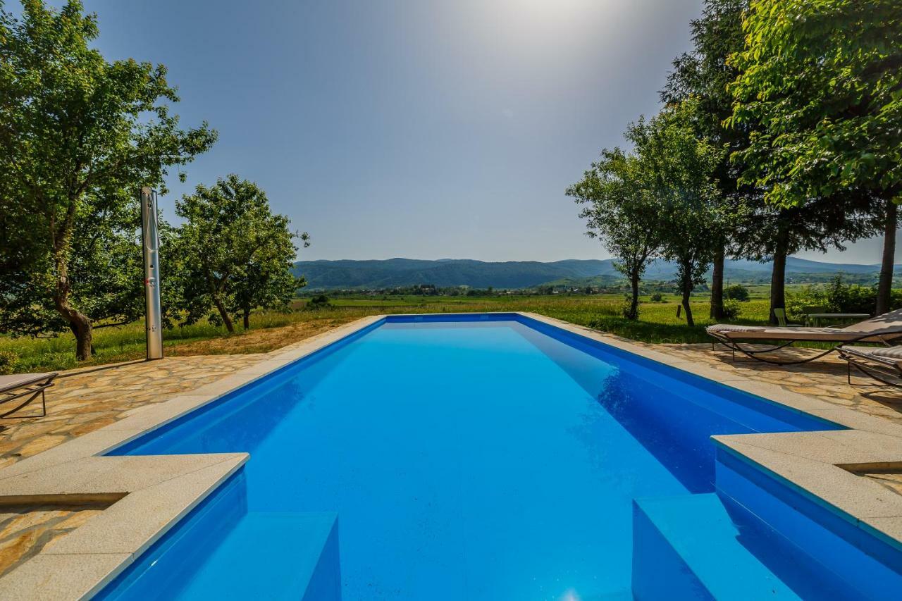 Beautiful Cottage With Heated Pool For 22 Ppl Plaški Exterior foto