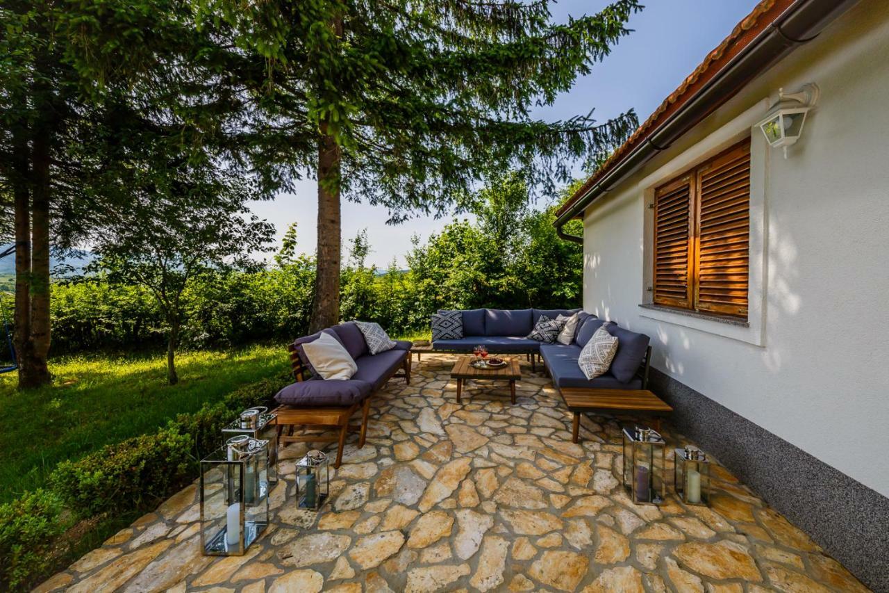 Beautiful Cottage With Heated Pool For 22 Ppl Plaški Exterior foto