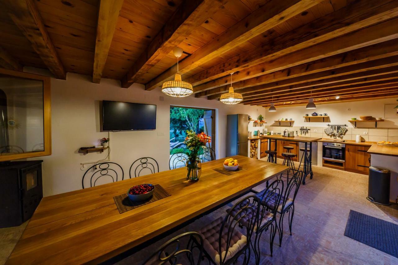 Beautiful Cottage With Heated Pool For 22 Ppl Plaški Exterior foto