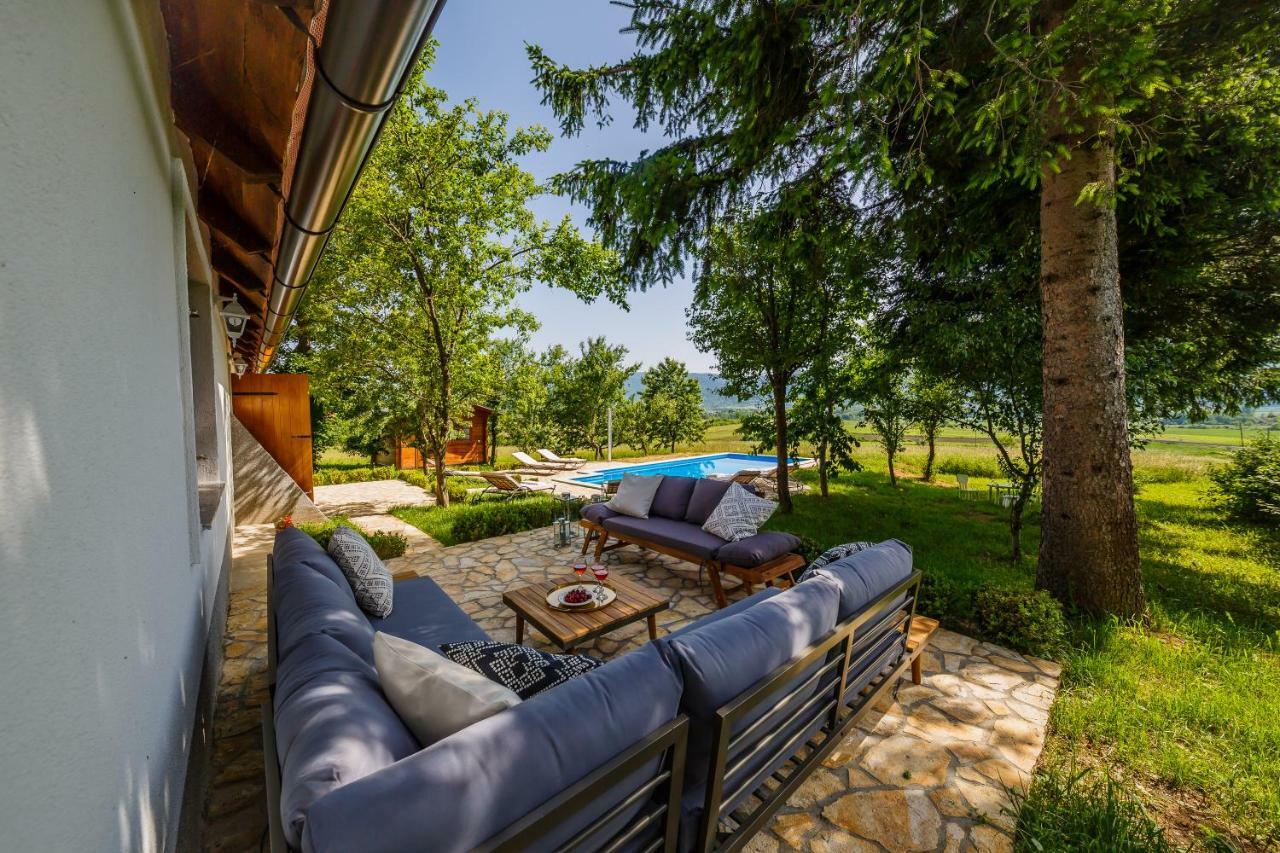 Beautiful Cottage With Heated Pool For 22 Ppl Plaški Exterior foto