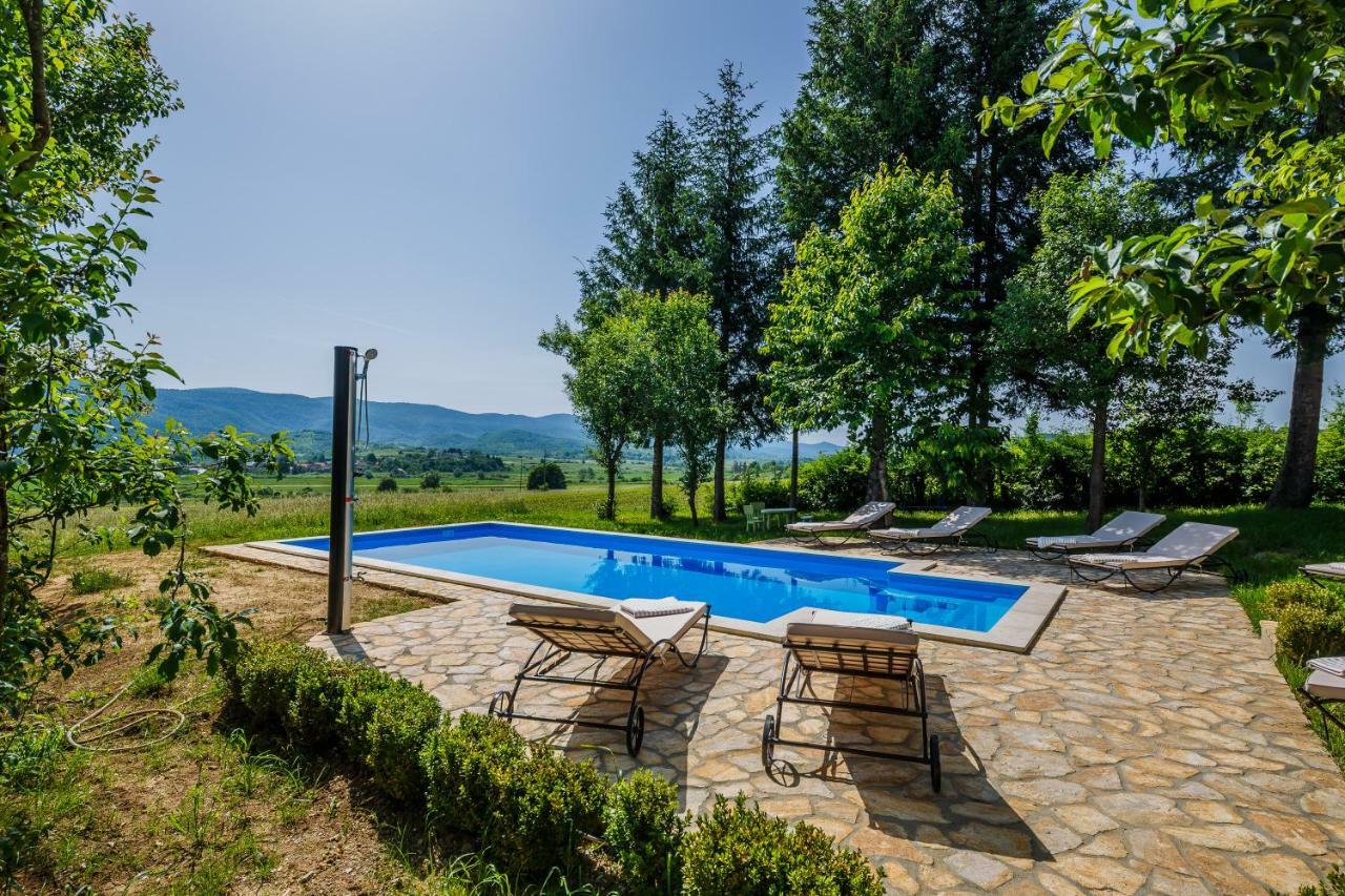 Beautiful Cottage With Heated Pool For 22 Ppl Plaški Exterior foto