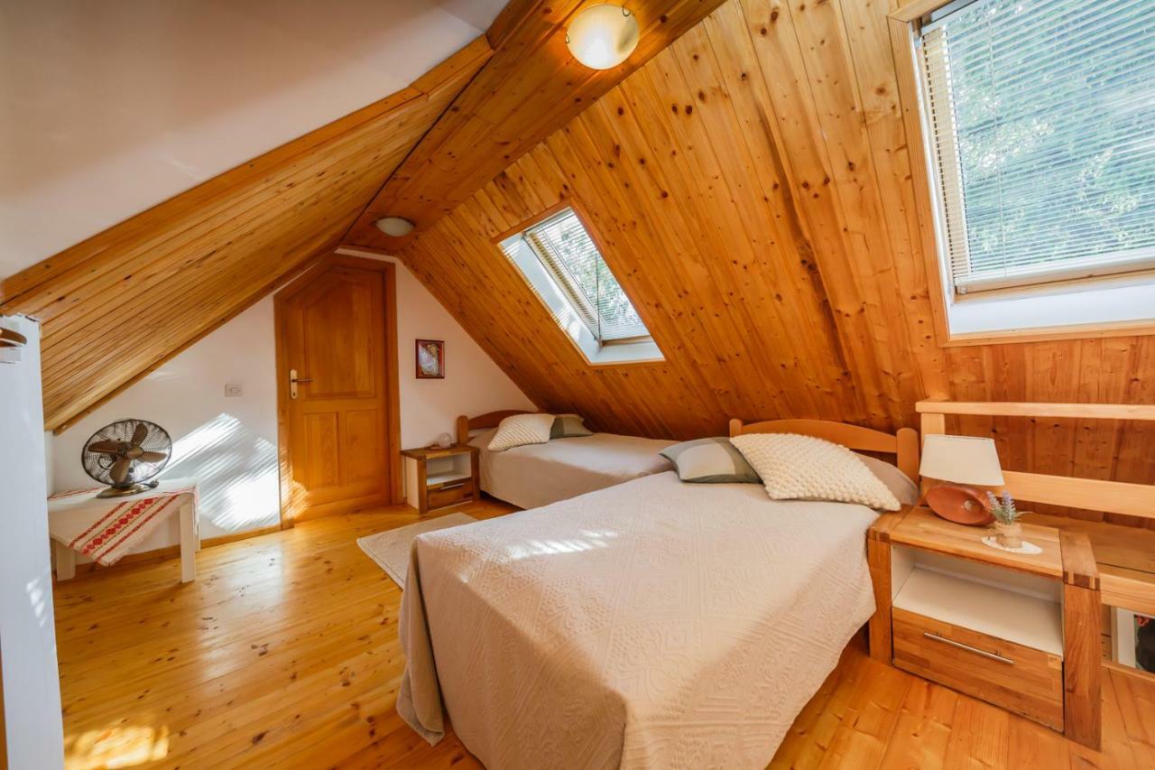 Beautiful Cottage With Heated Pool For 22 Ppl Plaški Exterior foto