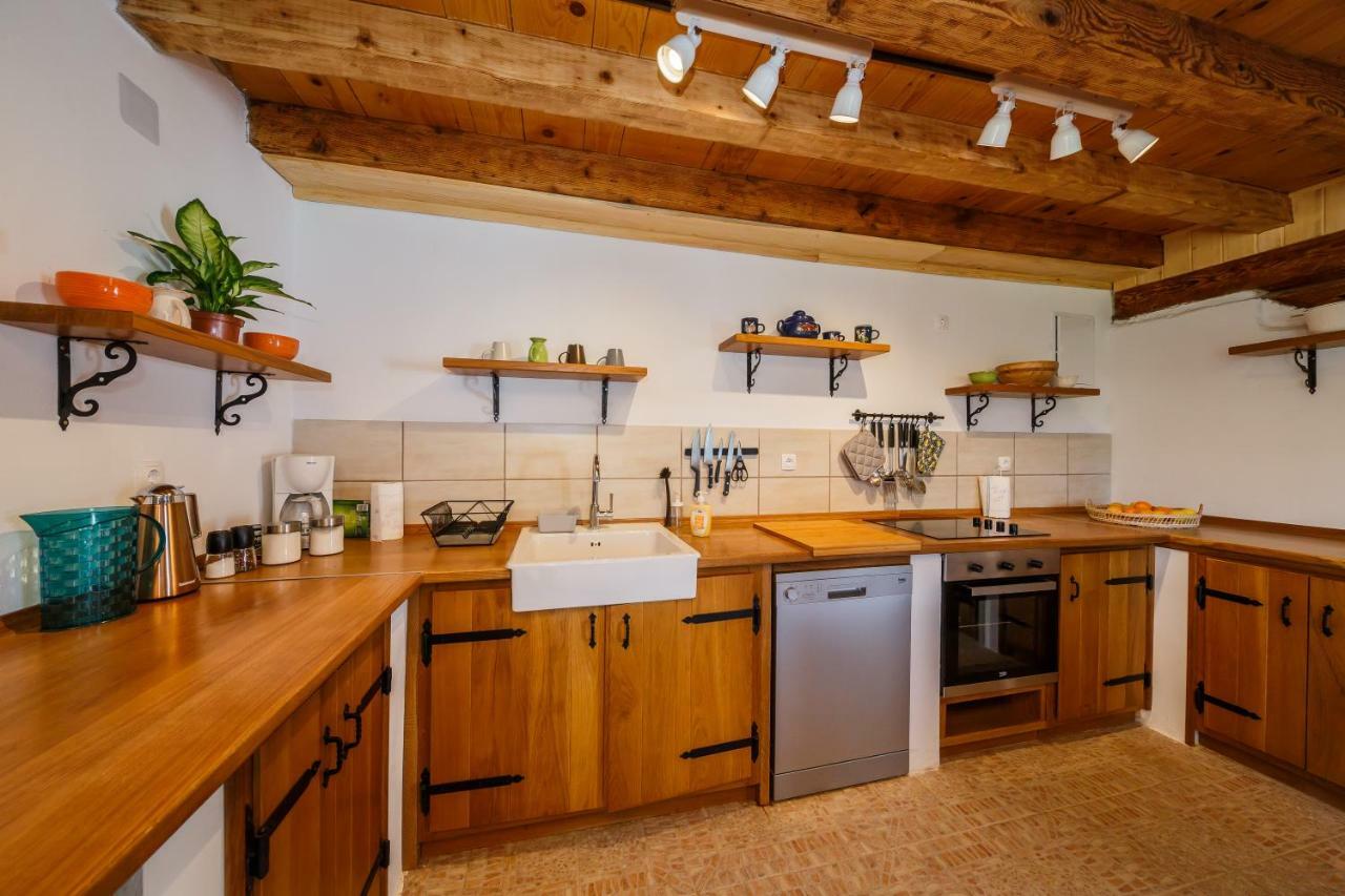Beautiful Cottage With Heated Pool For 22 Ppl Plaški Exterior foto