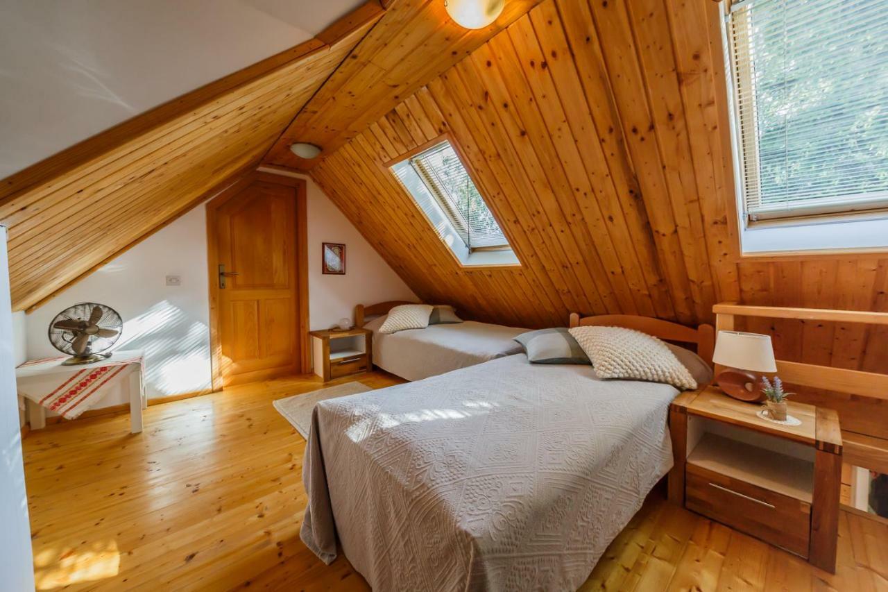 Beautiful Cottage With Heated Pool For 22 Ppl Plaški Exterior foto