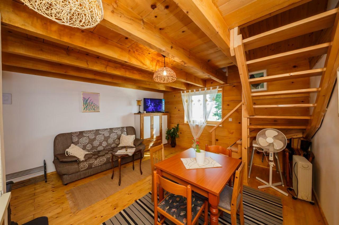 Beautiful Cottage With Heated Pool For 22 Ppl Plaški Exterior foto