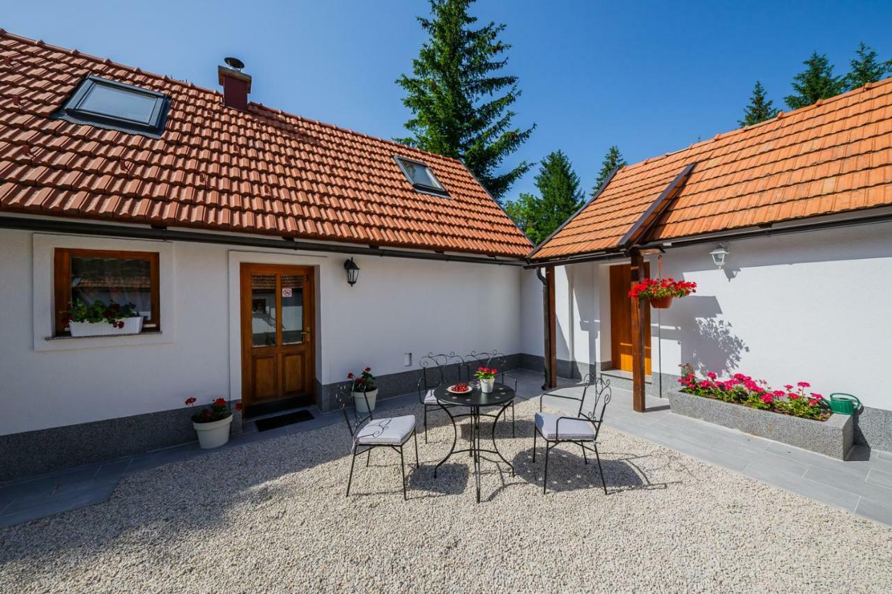 Beautiful Cottage With Heated Pool For 22 Ppl Plaški Exterior foto