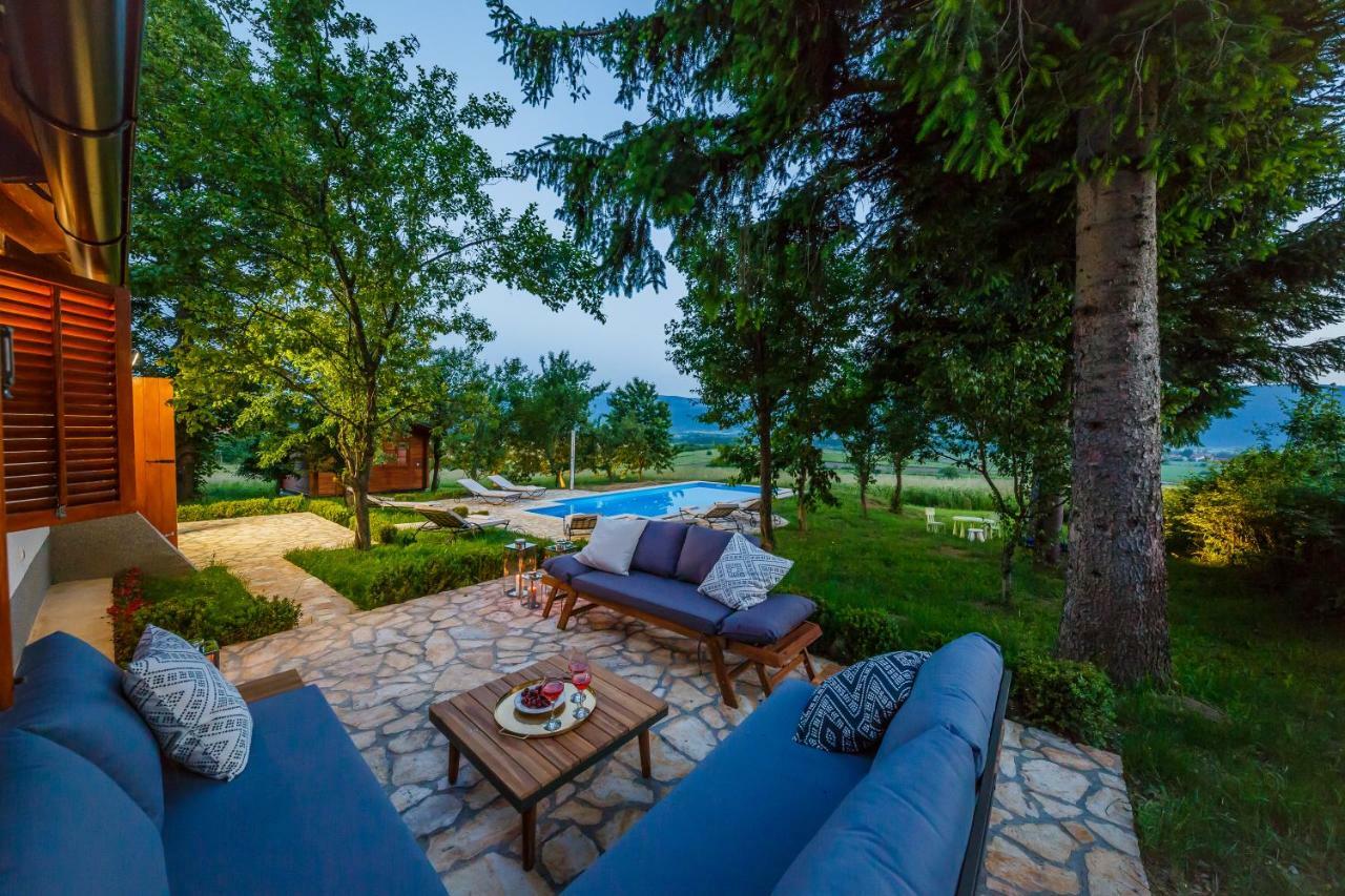 Beautiful Cottage With Heated Pool For 22 Ppl Plaški Exterior foto