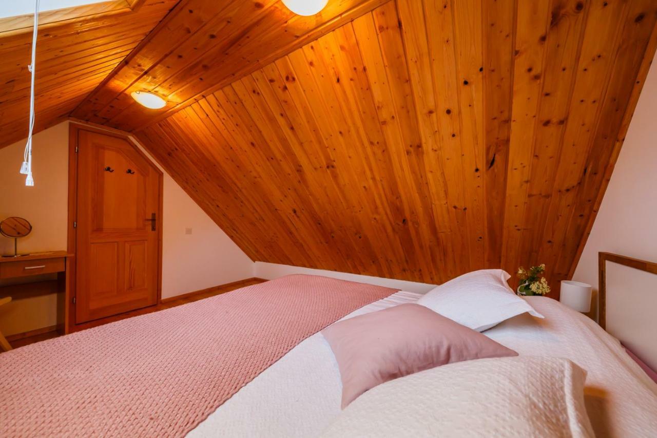 Beautiful Cottage With Heated Pool For 22 Ppl Plaški Exterior foto